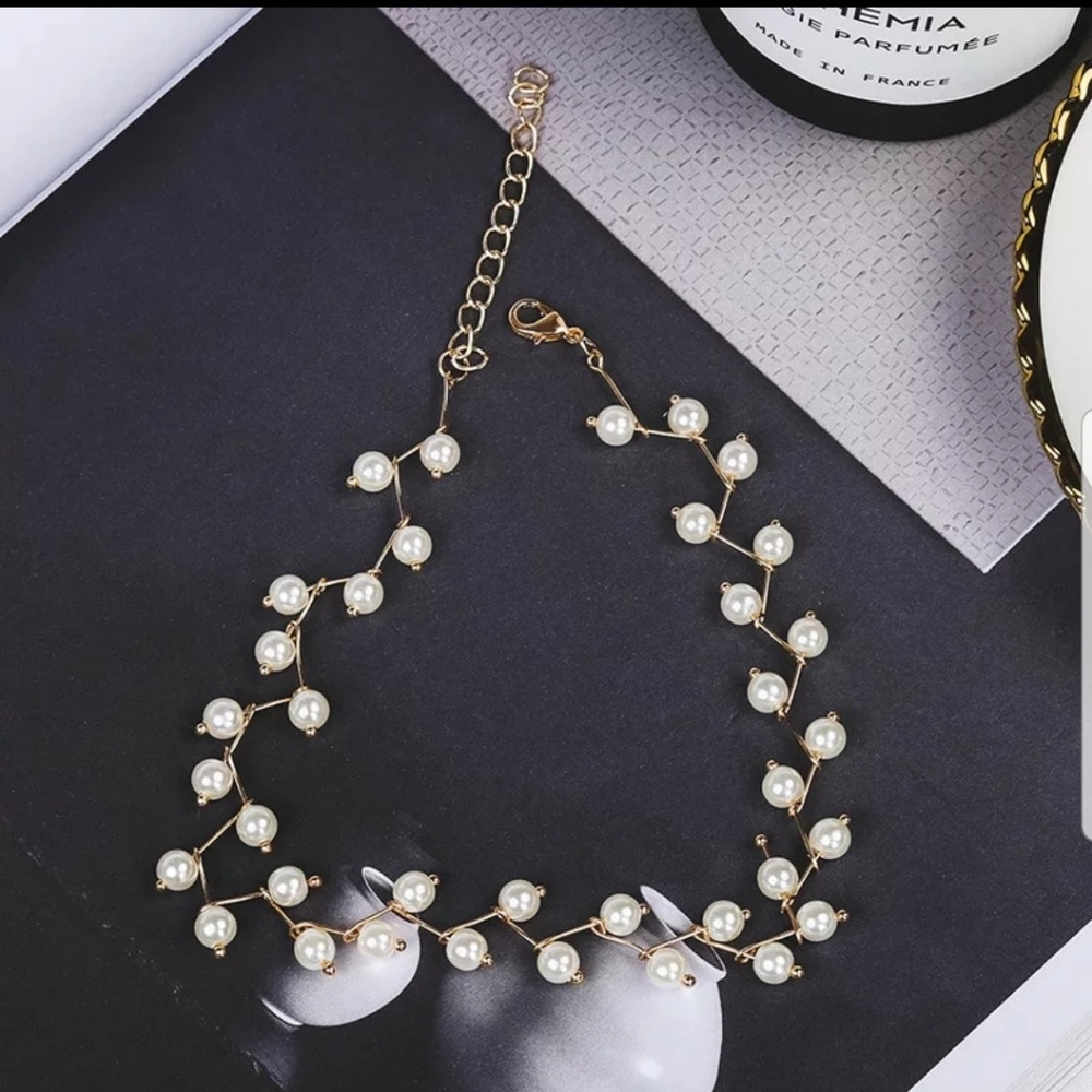 °Bianca° Pearl and Vine Gold Necklace - Picture 2 of 2